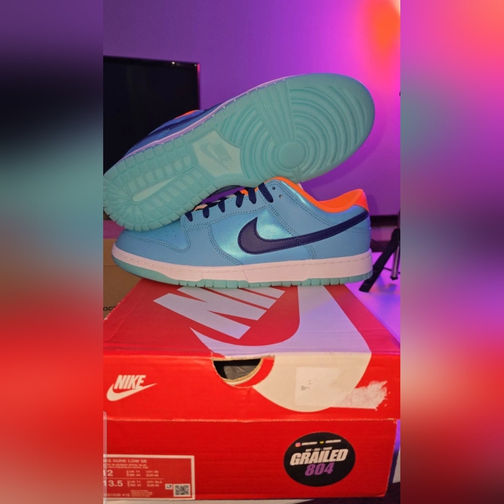 NIKE DUNK LOW SE